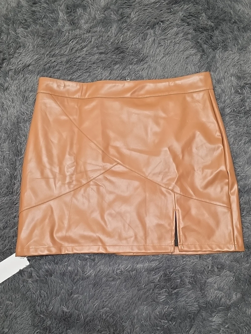 We1Fit- Faux Leather Mini Skirt in Camel with Front Zip. Size XL. NWT.